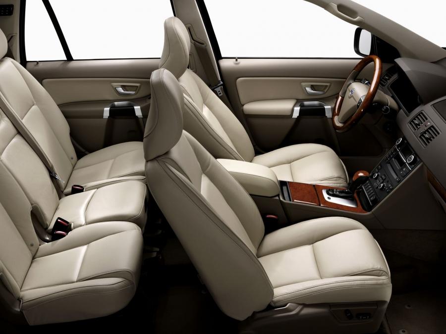  Volvo XC90 V8 2008 года  (фото 4 из 18)
